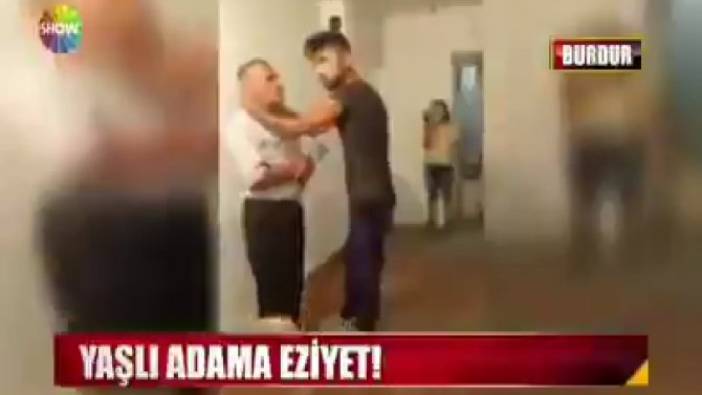 Kadınlar ‘vur vur’ diye tezahürat yaptı, magandalar yaşlı adamı öldürürcesine dövdü! Kan donduran görüntüler