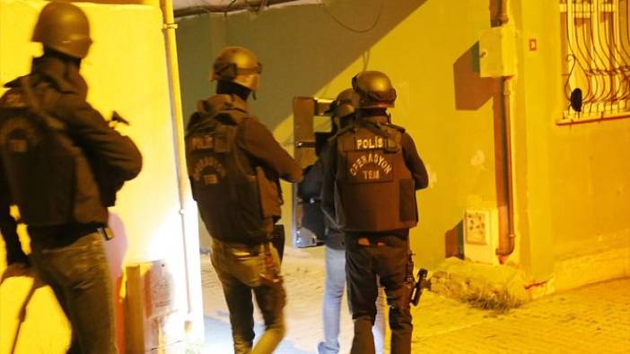İstanbul'da terör operasyonu. Silah ve örgütsel dokümanlarla ele geçirildiler