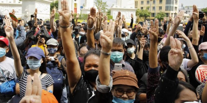 Tayland'da protestocular talep etti. Anayasal reform tasarıları mecliste onaylandı