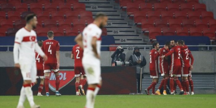 A Milli Takım Avrupa’nın 3. ligine düştü. Buradan da düşersek gazozuna maç yapacağız. Futbolda utanç gecesi. Muhtemel rakipler Faroe Adaları, Cebelitarık, Litvanya