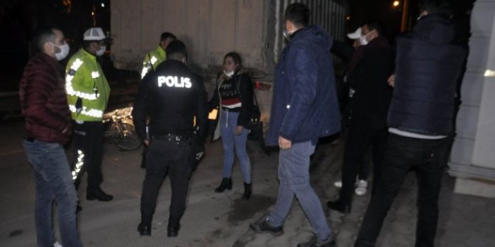 Karaman'da kısıtlamayı ihlal eden iki kişi, polisten kaçarken kaza yaptı