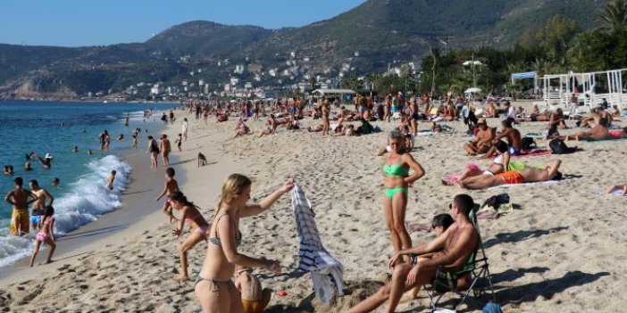 İstanbul’da sel kıyamet Alanya’da deniz keyfi