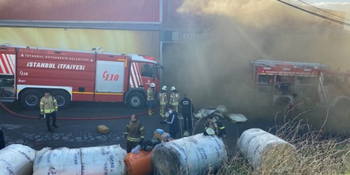Tuzla'da sünger fabrikasında korkutan yangın. Alevler gökyüzüne kadar yükseldi