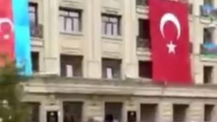 Mehmetçik Bakü sokaklarını böyle inletti... İşte kurşun asker gibi hatasız yürüyüş yapan Mehmetçik