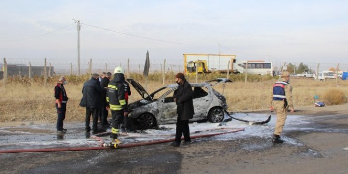 Diyarbakır'da tarladan dönen çiftçinin aracı alev aldı