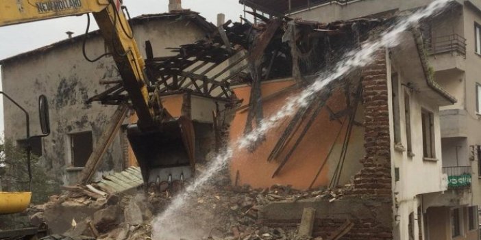 Tekirdağ'da tehlikeli binalar yıkılmaya devam ediyor