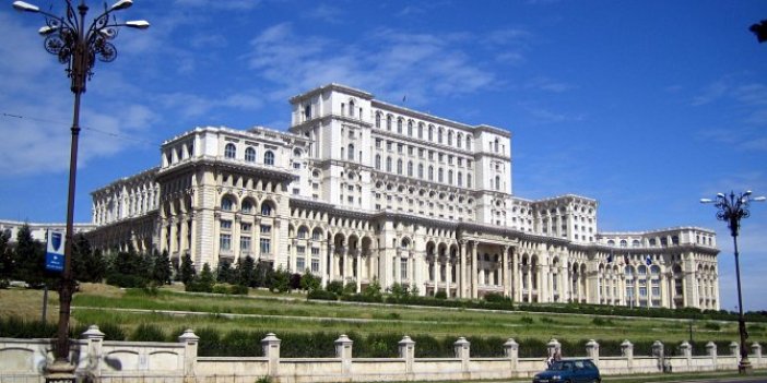 Romanya'da koalisyon hükümeti parlamentodan geçti