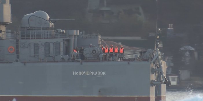 Rus savaş gemisi İstanbul Boğazı’ndan geçti 
