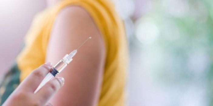 Polonya korona aşısı olan ünlülere soruşturma açtı. Türkiye'ye de 25 bin doz BioNTech aşısı geldi kayboldu
