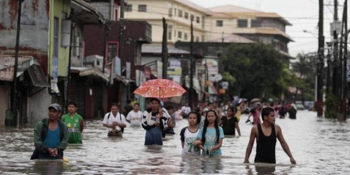 Filipinler'i sel vurdu: 5 ölü