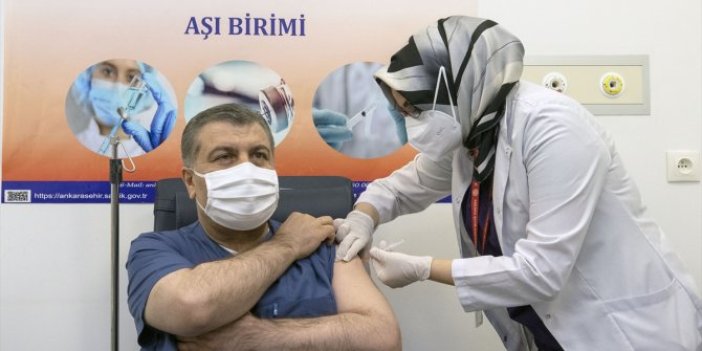 Sağlık Bakanı Fahrettin Koca aşı oldu tartışmalar alevlendi
