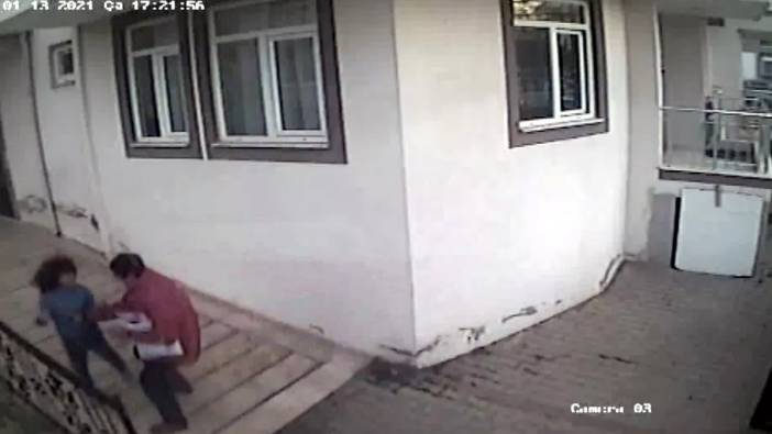 Antalya'da kargo çalışanı otizmli çocuğu dövdü. Pes dedirten görüntüler. Ellerin kırılsın