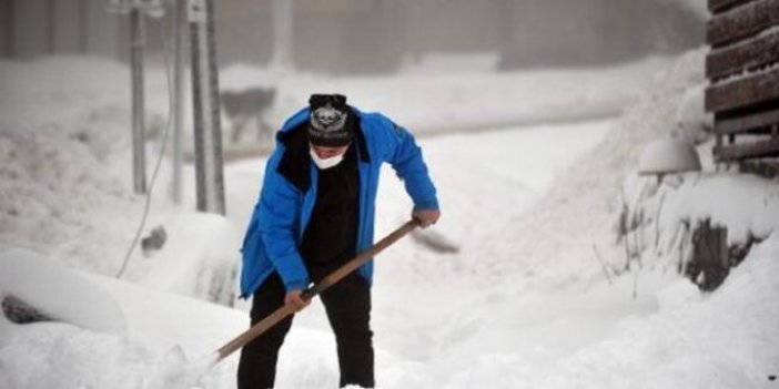 Bursa'da kar yağışı etkisini artırdı. Valilik uyardı