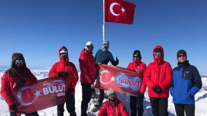 Yıldız Dağı’ndaki Türk Bayrağını dağcılar değiştirdi
