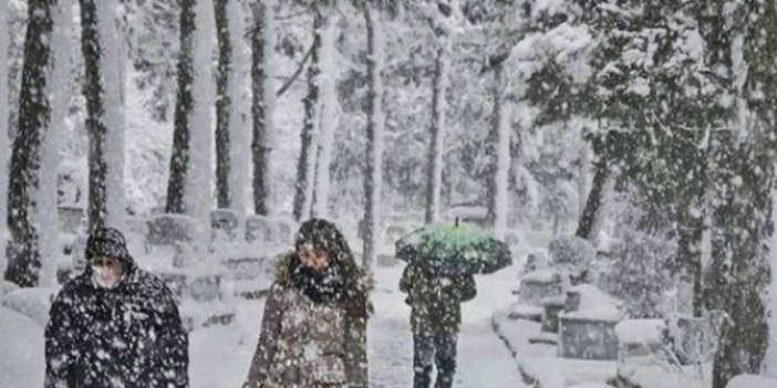 Hava sıcaklıkları 11 derece birden düşecek. Meteoroloji saat vererek uyardı, kar geri geliyor