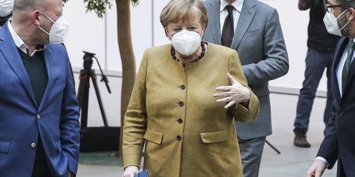 Merkel: Pandemi gelecek aylarda ve yıllarda da hayatımızı etkileyecek