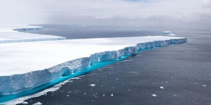 Dünyanın en büyük buz dağından büyük bir parça daha koptu.