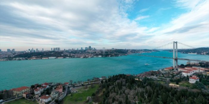 İstanbul Boğazı’nda neler oluyor. İlk defa kış ayında turkuaz rengine büründü!