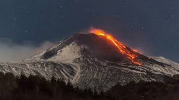 Etna Yanardağı lav püskürtmeye başladı (01 Şubat 2021)