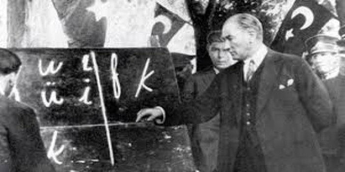 Bize Türk olduğumuzu hatırlatan adam Başöğretmen Mustafa Kemal Atatürk. Bir harf öğretene 40 yıl köle olunuyorsa, 29 kere 40 yıl kölesiyiz öğretmenin