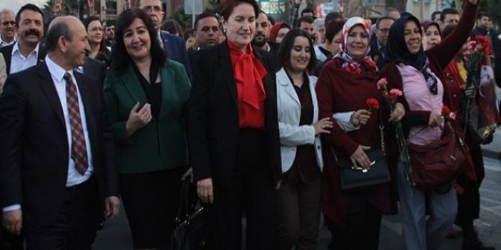 Akşener'e Denizli'de sevgi seli