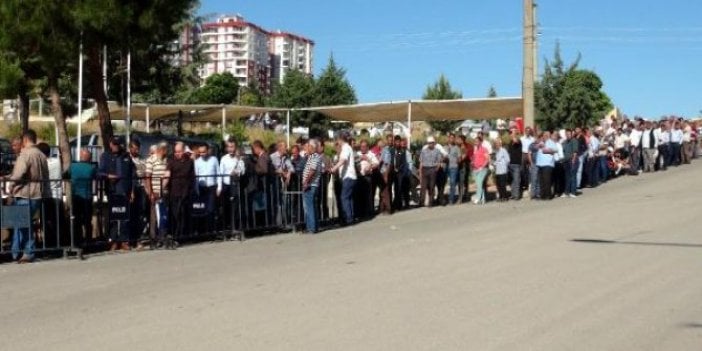 Kilis'te yüzlerce metrelik iş kuyruğu oluştu