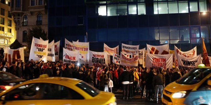 Galatasaraylı taraftarlardan TFF'ye protesto