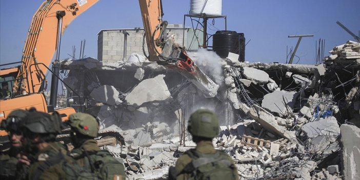 İsrail Batı Şeria'da Filistinlilere ait bir evi yıktı