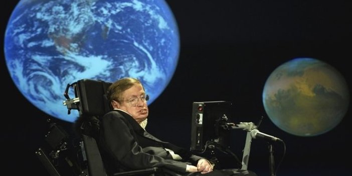 Stephen Hawking’in en yakın arkadaşı Harvardlı bilim insanı Uzaylıların dünyaya iniş yaptığını açıkladı