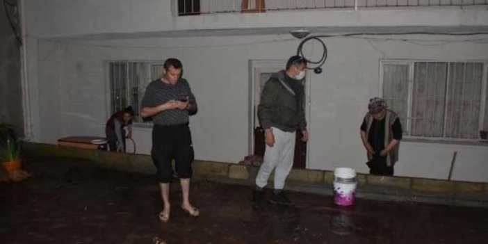 Yağmur fırtınayla birlikte Yunanistan’dan geldi. İzmir’de dolu ve yağmur felaketi