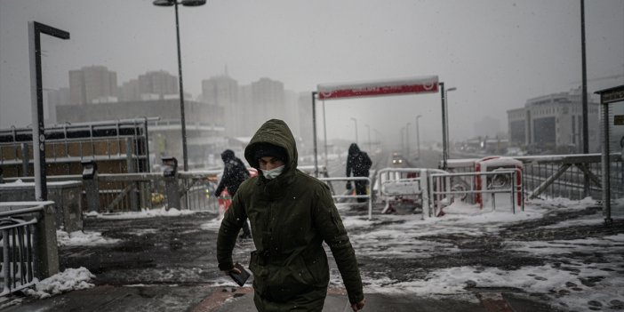 İstanbullular güne karla uyandı. Dört gün boyunca kesintisiz yağacak