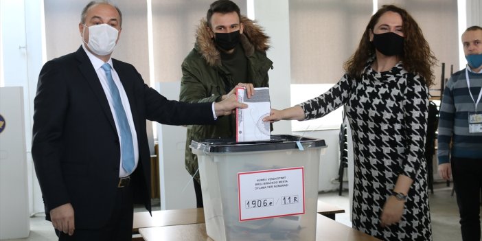 Kosova'da halk erken seçim için sandık başında
