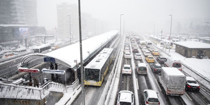 Flaş.. Flaş... İstanbul'da yollar kardan kapandı