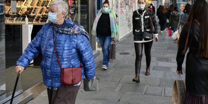 Fransa'da korona virüsten ölenlerin sayısı 82 bini geçti