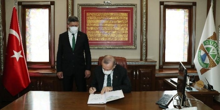 Erdoğan’ın ziyaret ettiği başkan 4 gün sonra korona nedeniyle izolasyona girdi