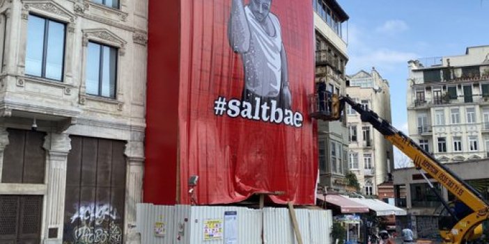 Tarihi binada Nusret'in posteri tepki çekmişti. İstanbul Büyükşehir Belediyesi'nden ilk açıklama geldi