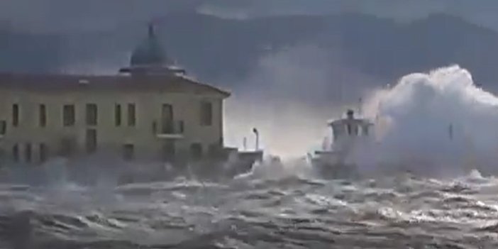 Pasaport İskelesi'ne dalgalar yutuyordu. İzmir'i vuran fırtına böyle görüntülendi