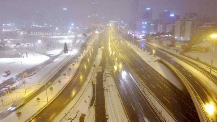 İstanbul'da kar yağışı etkisini sürdürüyor