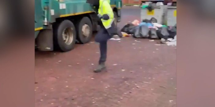 İskoçya'da temizlik işçileri korkudan havaya sıçradı. Çöp kamyonundan bir anda fırladı