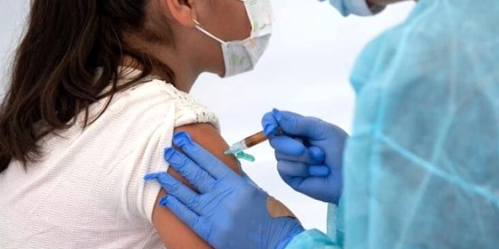 Bazı kişilere kayıt dışı aşı yaptıran Sağlık Bakanı istifa etti