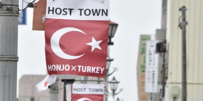 Honjo sokakları Türk bayraklarıyla süslendi