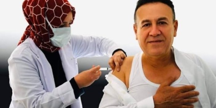 55 yaşındaki belediye başkanı aşı oldu. Bilin bakalım hangi partiden