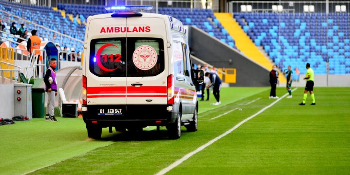 Adanaspor kalecisi Goran Karacic maç sırasında fenalaştı