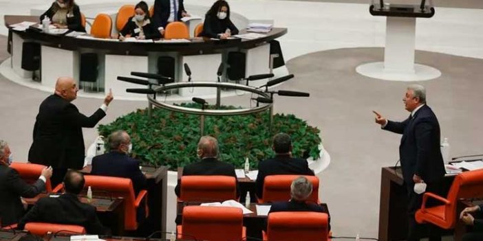 Meclis'te gece yarısı tansiyon yükseldi. AKP'li ve CHP'li vekiller karşı karşıya geldi