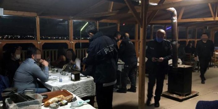 Adana'da açık restoranlara baskın düzenlendi