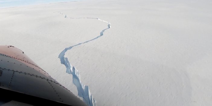 Dev buz kütlesindeki yarıklar endişe yarattı! Acil durum planına geçildi