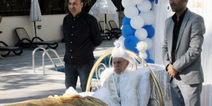 Aydemir Akbaş 85 yaşında sünnet oldu
