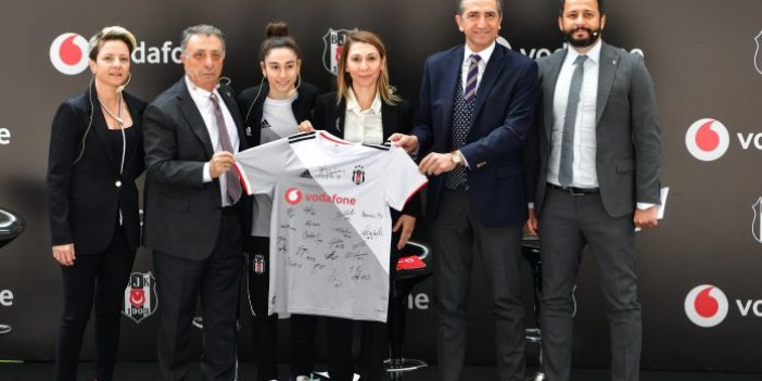 Vodafone, Beşiktaş Kadın Futbol Takımı’na sponsor oldu