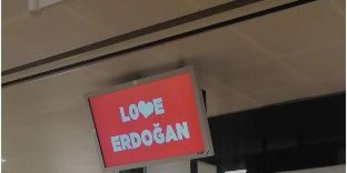 TCDD uyarı panolarında ve reklam panolarında 'Love Erdoğan' görüntüsü yansıtıldı