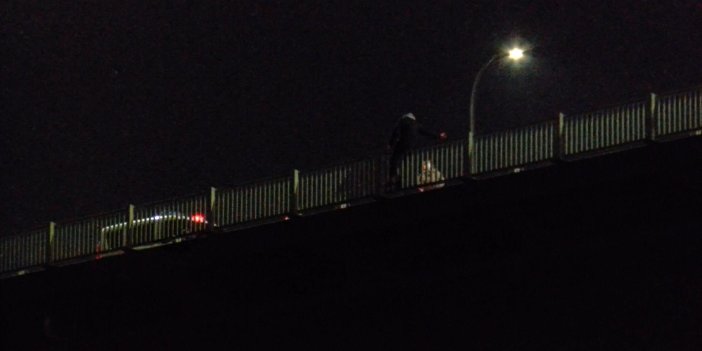Haliç Köprüsü'nde intihara kalkışan adamı polis kurtardı